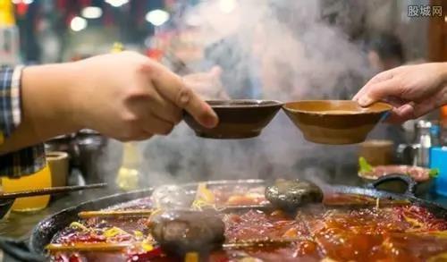 火锅桌上的“暗语” 服务员问你要不要加汤，你真的听懂了吗？