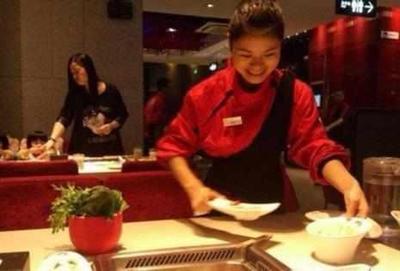 吃火锅时，服务员常说的这句‘暗语’隐含三层深意